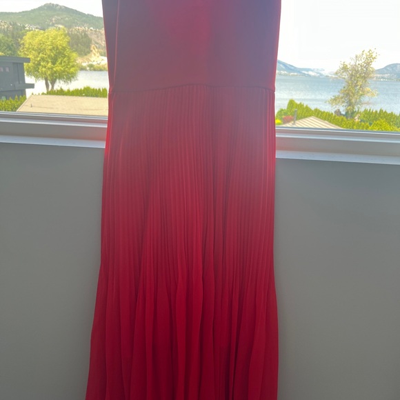 Aritzia WILFRED Daphnee RED Pleated Midi Dress XS, ballet style - Picture 6 of 8